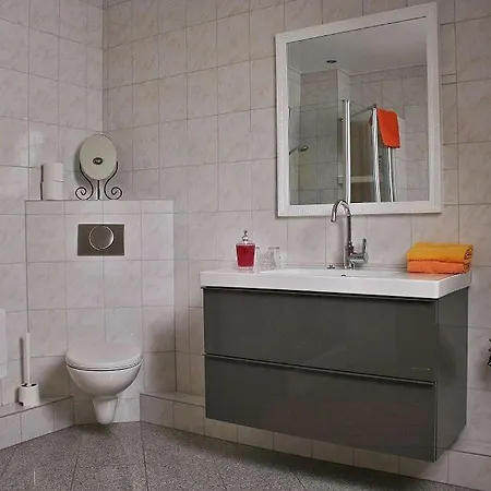 Apartment Modernes Mit Balkon *